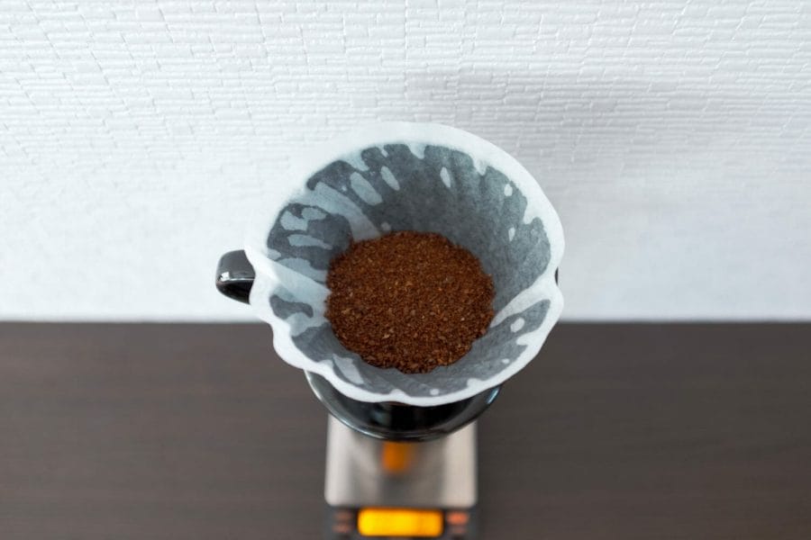 Hario V60 guide showing the Kasuya model brewer with coarsely ground coffee