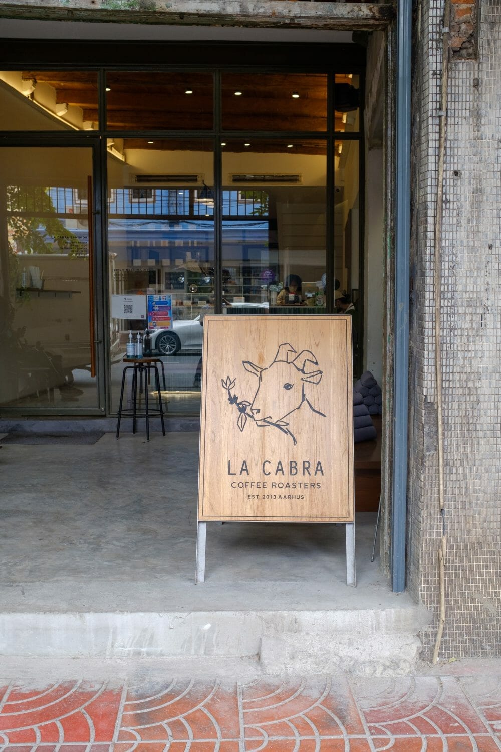 La Cabra sign