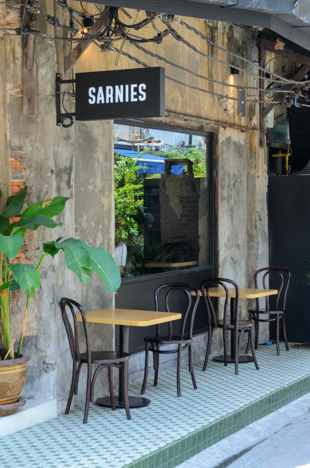 Sarnies BKK outside